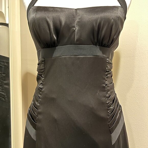 Laundry black halter top dress with ruched sides and two toned material, Size 4 - Picture 2 of 9